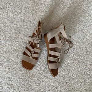 Crown Vintage Sandals Size 7.5